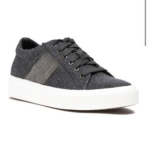 New! Vaneli women’s sneaker
